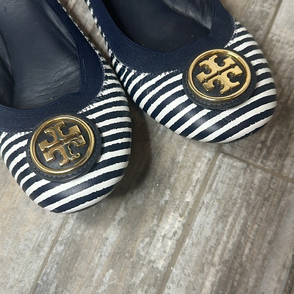 Tory Burch Striped Navy Blue and White Flats with Gold Accent Size 8.5 - Picture 4 of 5